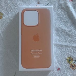 Apple iPhone 15 Pro Silicone Case (MagSafe) Orange Sorbet
